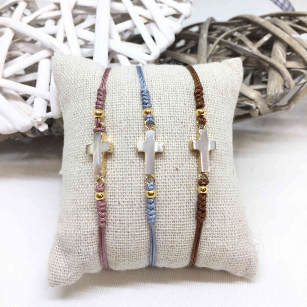 Pulsera cruz nacar borde dorado