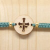 Pulsera macramé pieza madera Cruz Victoria - Imagen 3