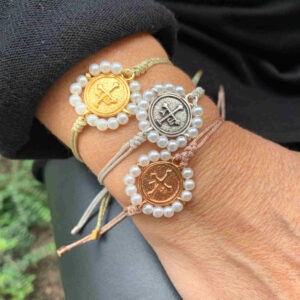 Pulsera Cruz de la Victoria perlas con hilo japones