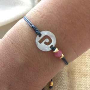 Pulsera hilo inicial acetato nacar con piedra jade