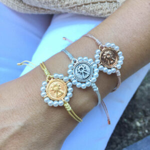 Pulsera Virgen de Covadonga perlas con hilo japones