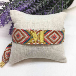 Pulsera cinta etnica con inicial bordada