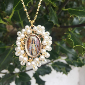 Gargantilla virgen del Carbayu con perlas