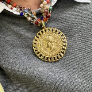 Collar Multicolor con medalla metal