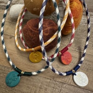 Collar Virgen Covadonga cordón vichy