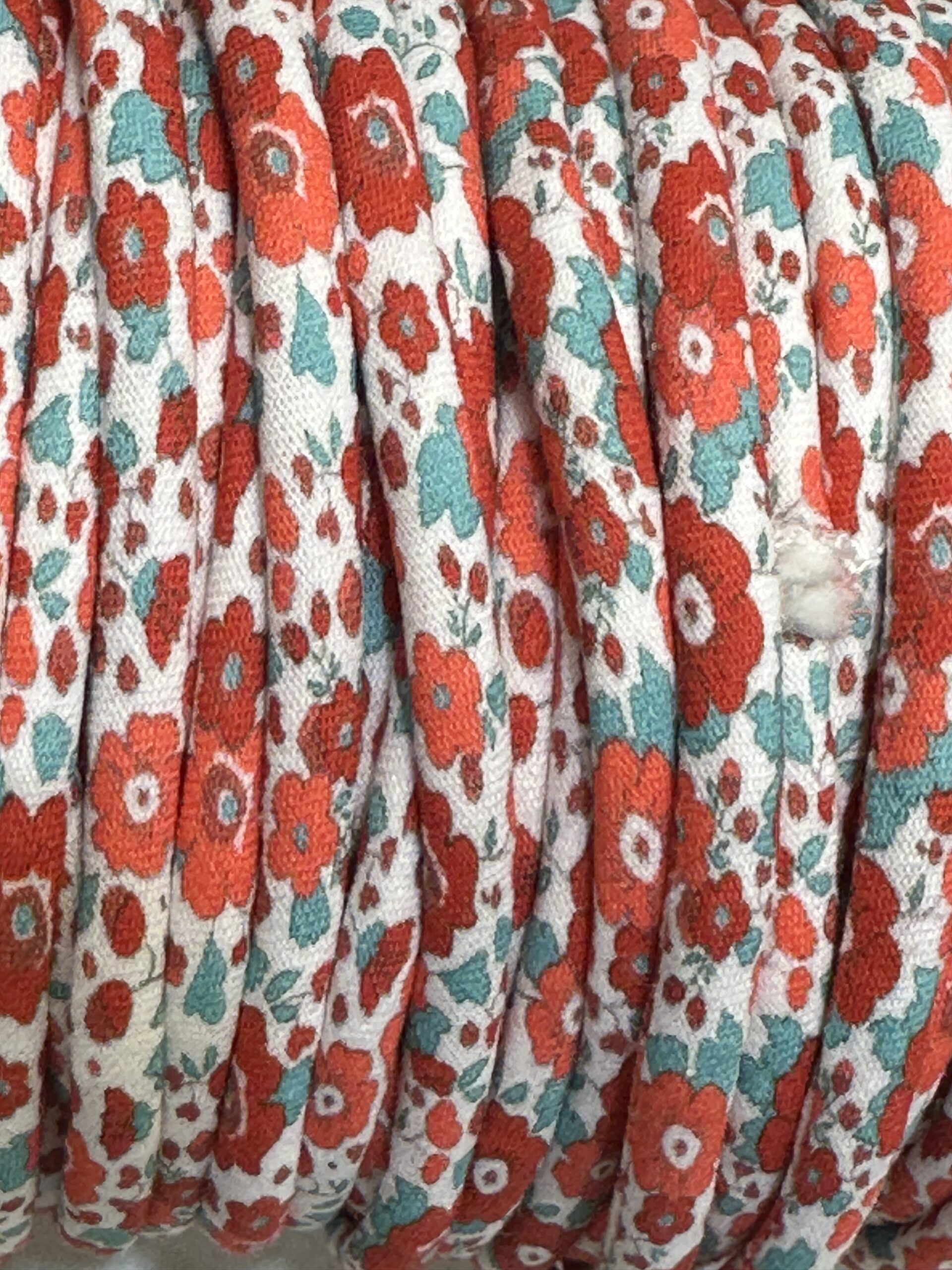 CORDON FLORES ROJAS 6 MM scaled -Bisutería artesanal la Tienda de Ali Pulsera virgen de Covadonga cordón flores - Imagen 5