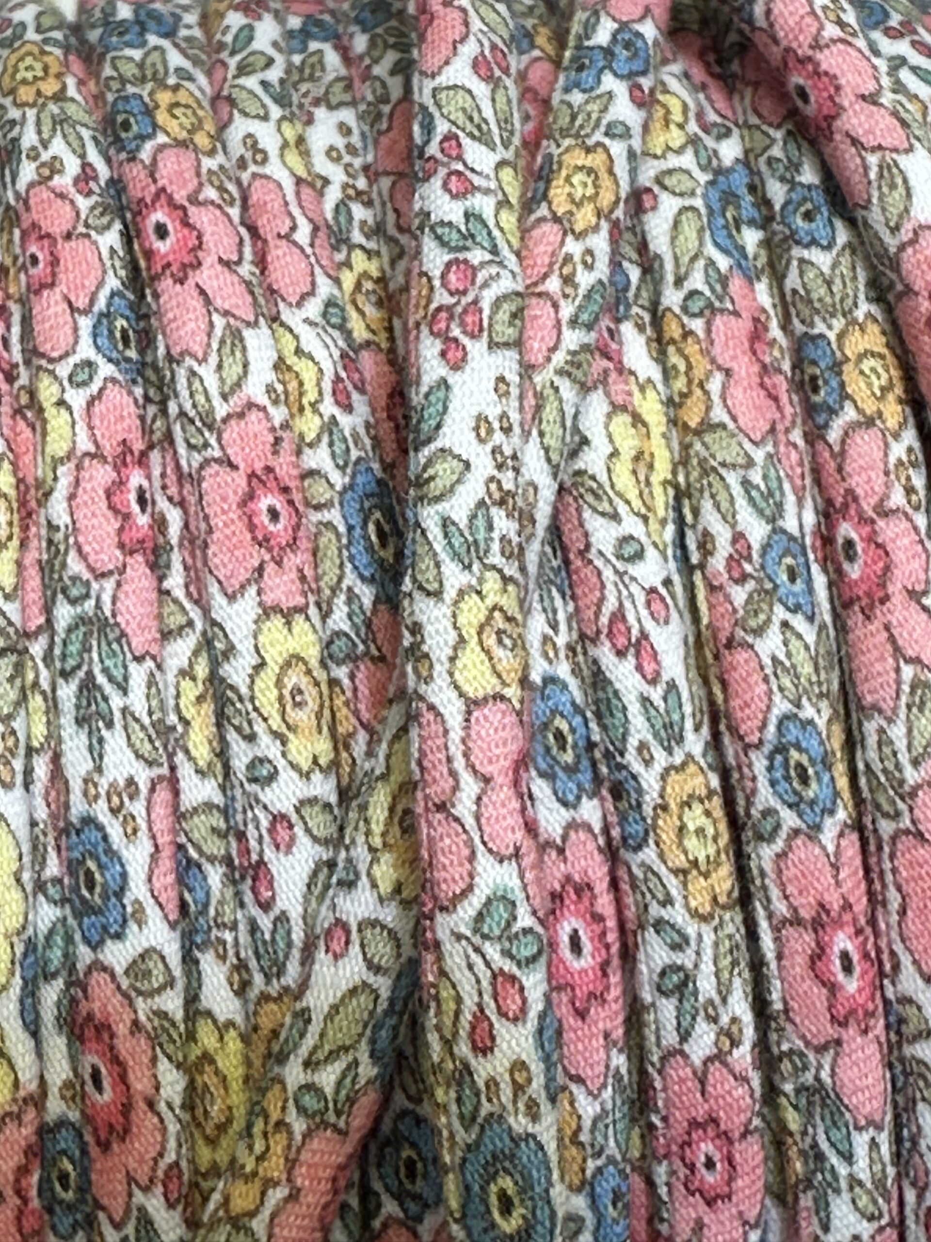 CORDON FLORES ROSAS 6 MM scaled -Bisutería artesanal la Tienda de Ali Pulsera virgen de Covadonga cordón flores - Imagen 4