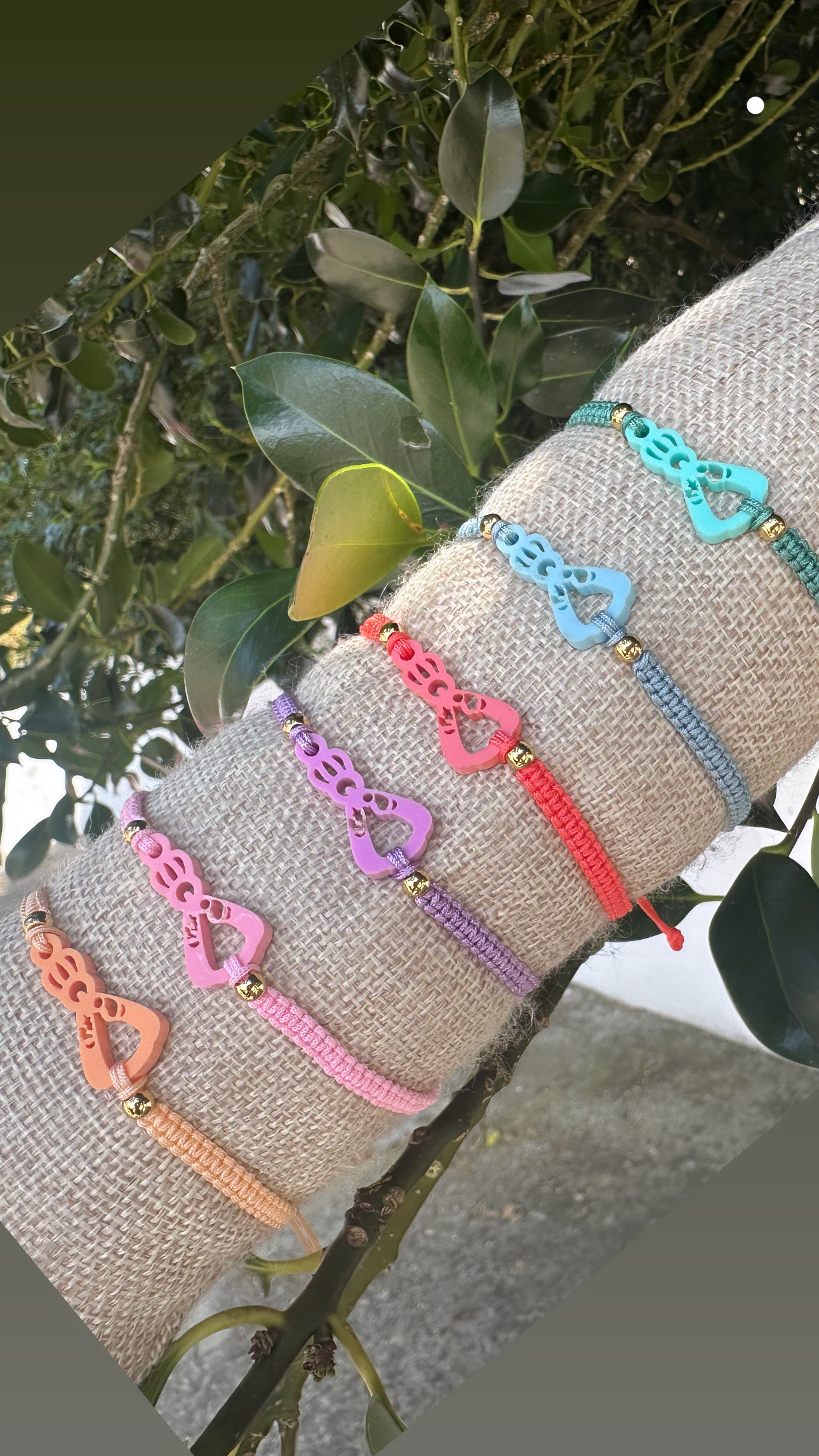 PULSERA VIRGEN DEL ACEBO METACRILATO 2 -Bisutería artesanal la Tienda de Ali Pulsera virgen del Acebo - Imagen 2