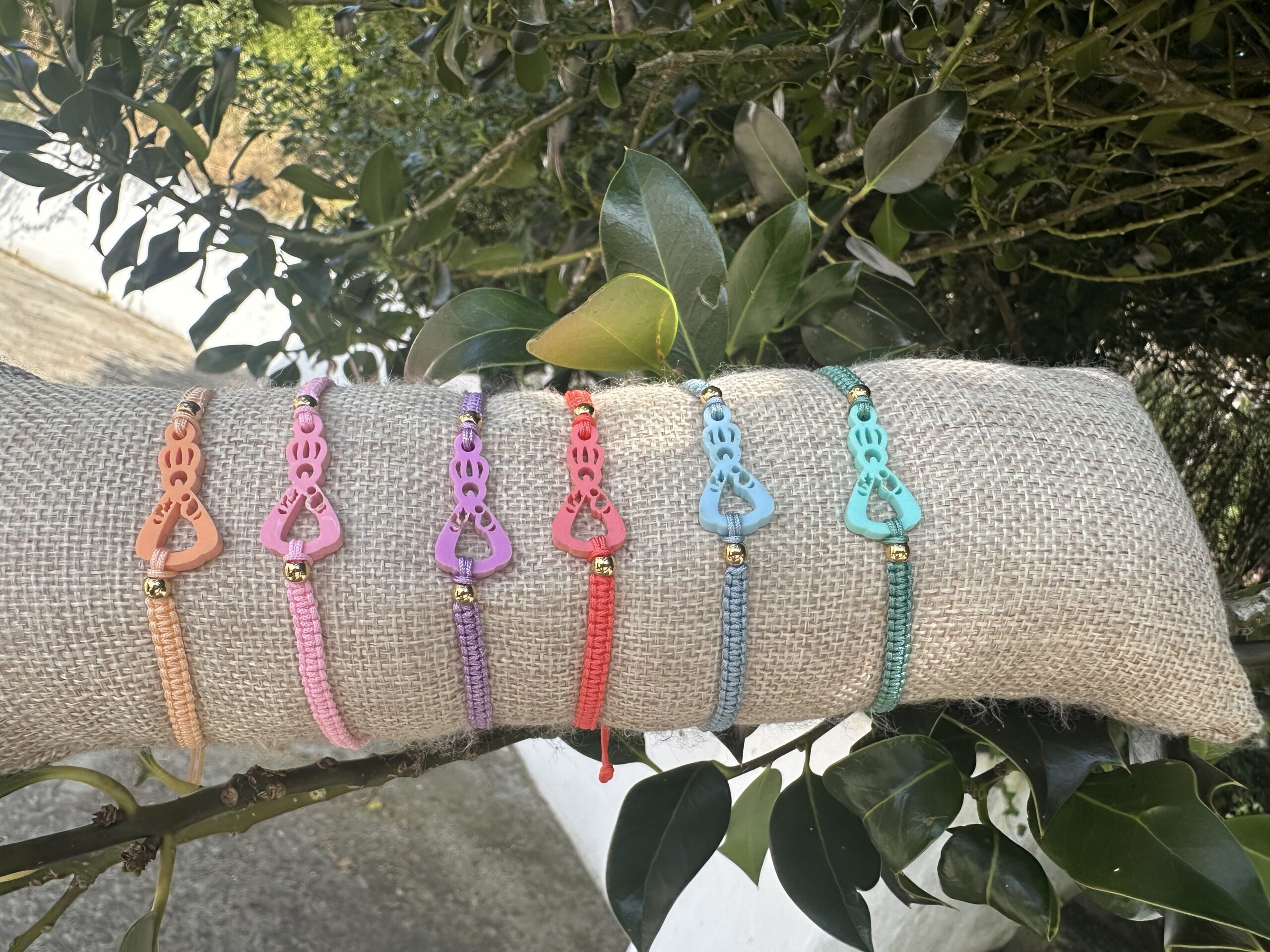 PULSERA VIRGEN DEL ACEBO METACRILATO scaled -Bisutería artesanal la Tienda de Ali Pulsera virgen del Acebo - Imagen 3