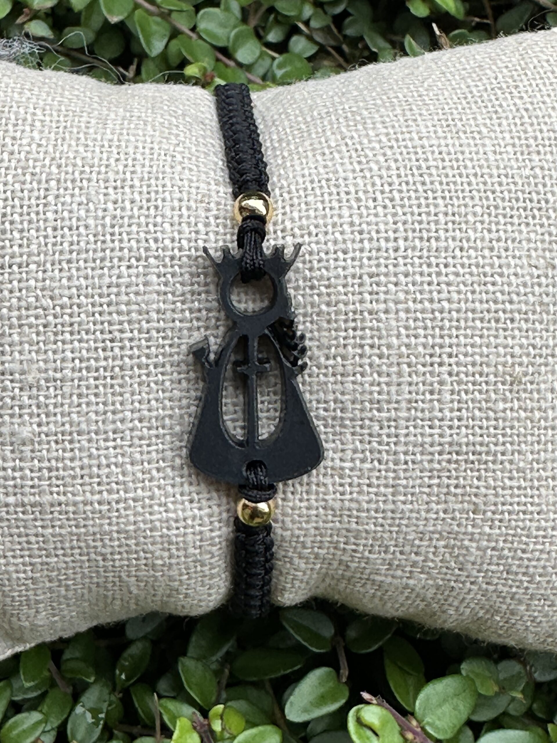 PULSERA VIRGEN SANTA BARBARA METACRILATO NEGRA 4 scaled -Bisutería artesanal la Tienda de Ali Pulsera Virgen Santa Barbara - Imagen 4