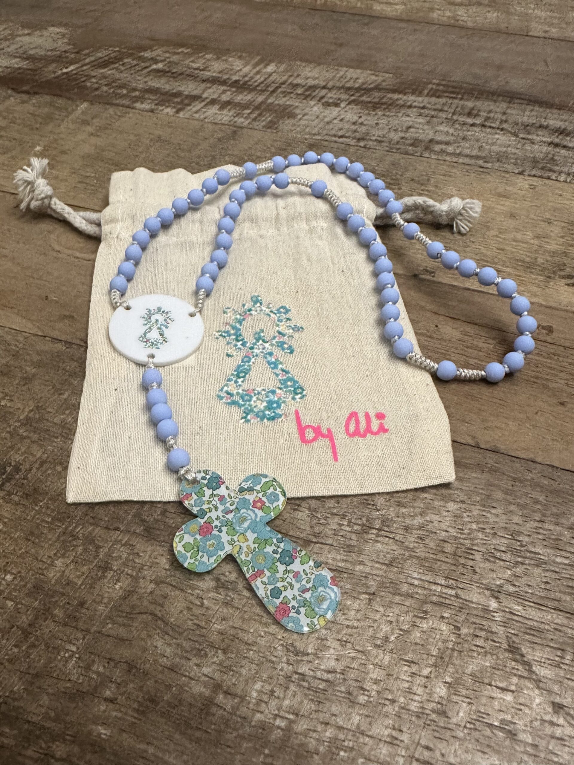 ROSARIO AZUL CIELO scaled -Bisutería artesanal la Tienda de Ali Rosario con bolsita lino - Imagen 2