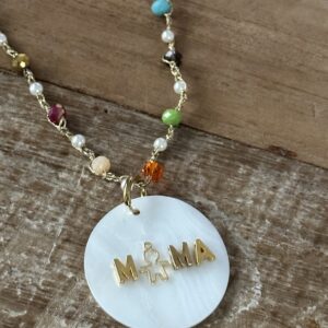 Collar cristales multicolor con chapa nacar Mamá personalizado