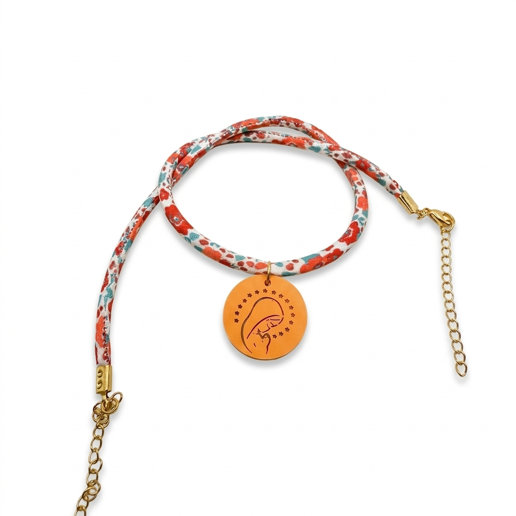 COLLAR VIRGEN NINA FLORES CORALES Y VERDE AGUA CHAPA MELOCOTON -Bisutería artesanal la Tienda de Ali Collar cordon flores con chapa Virgen Niña - Imagen 5