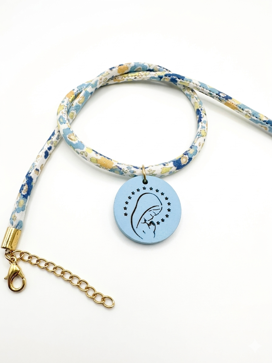 COLLAR VIRGEN NINA FLORESS AZULES Y BEIGE CHAPA AZUL -Bisutería artesanal la Tienda de Ali Collar cordon flores con chapa Virgen Niña - Imagen 11