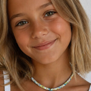 Collar cordón flores con medalla virgen en cristal de murano