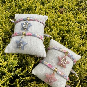 Pulsera cordón flores con estrella