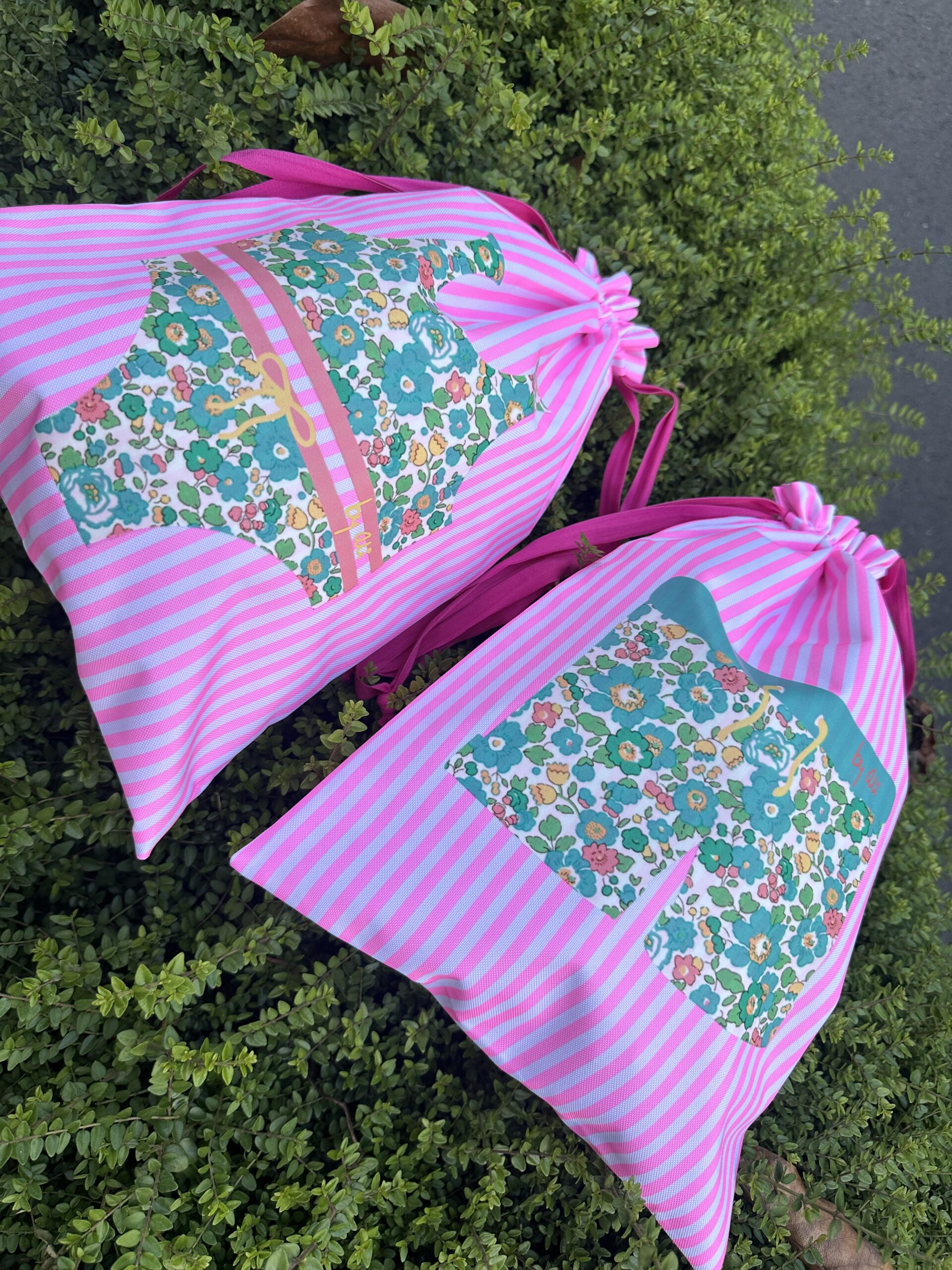 BOLSAS ROSAS PLAYA IMPERMEABLE scaled -Bisutería artesanal la Tienda de Ali Bolsa impermeable rayas - Imagen 8